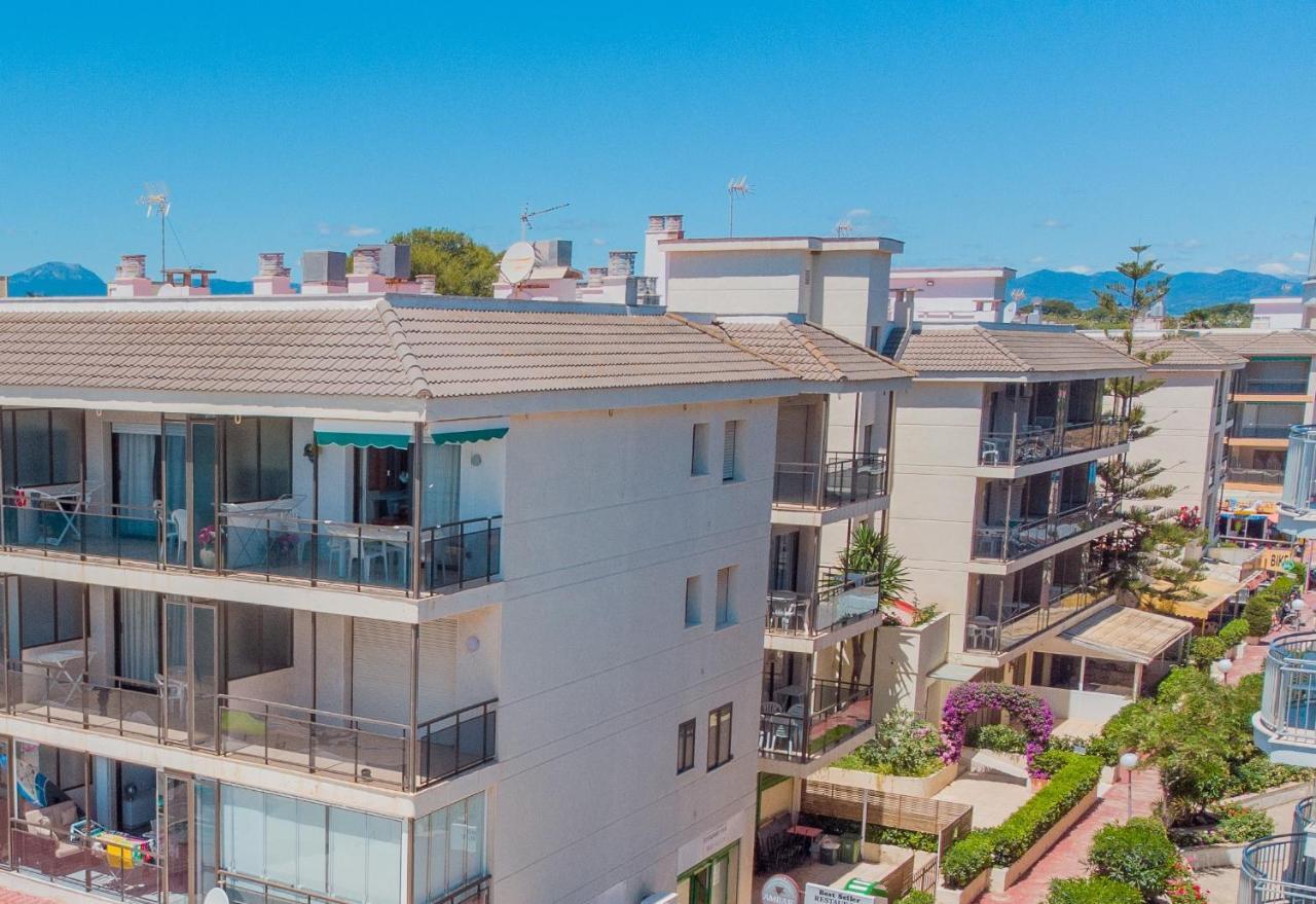 Apartamentos Turisticos Augustus カンブリルス エクステリア 写真