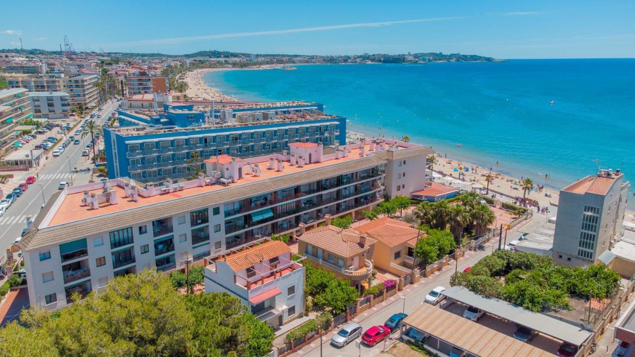 Apartamentos Turisticos Augustus カンブリルス エクステリア 写真