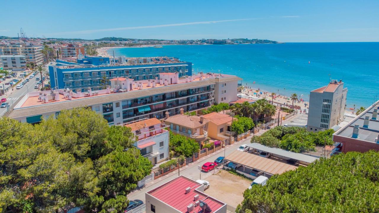 Apartamentos Turisticos Augustus カンブリルス エクステリア 写真