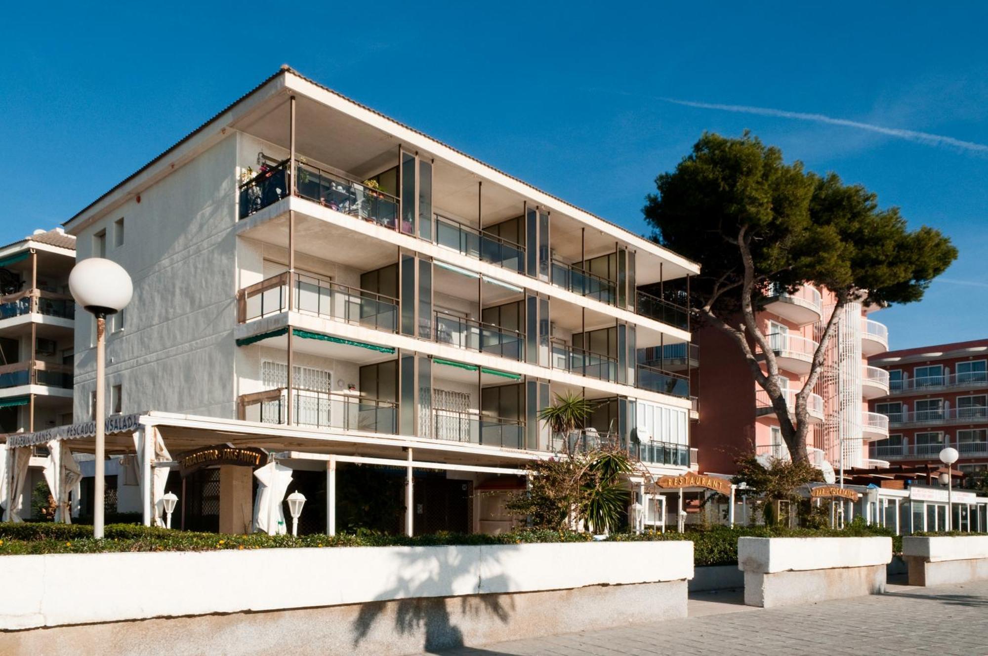 Apartamentos Turisticos Augustus カンブリルス エクステリア 写真