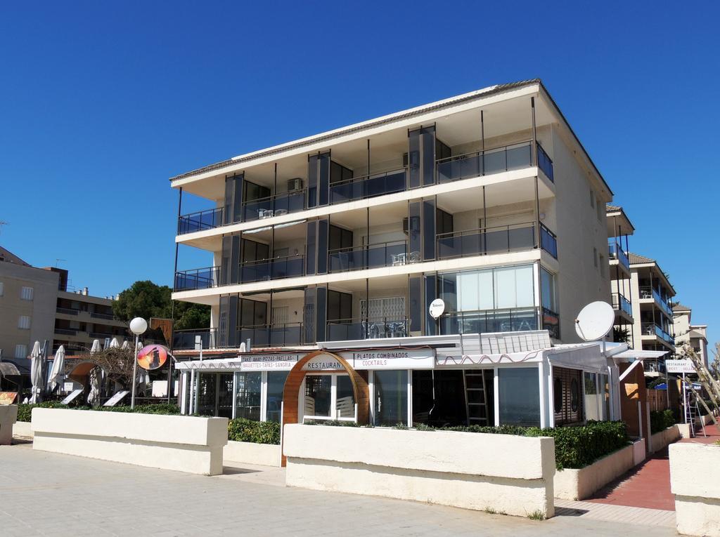 Apartamentos Turisticos Augustus カンブリルス エクステリア 写真