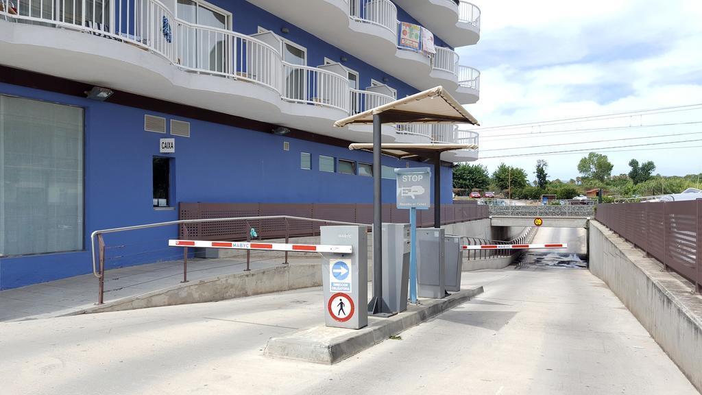 Apartamentos Turisticos Augustus カンブリルス エクステリア 写真