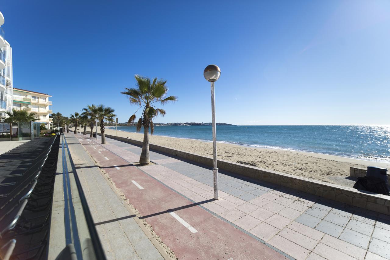 Apartamentos Turisticos Augustus カンブリルス エクステリア 写真