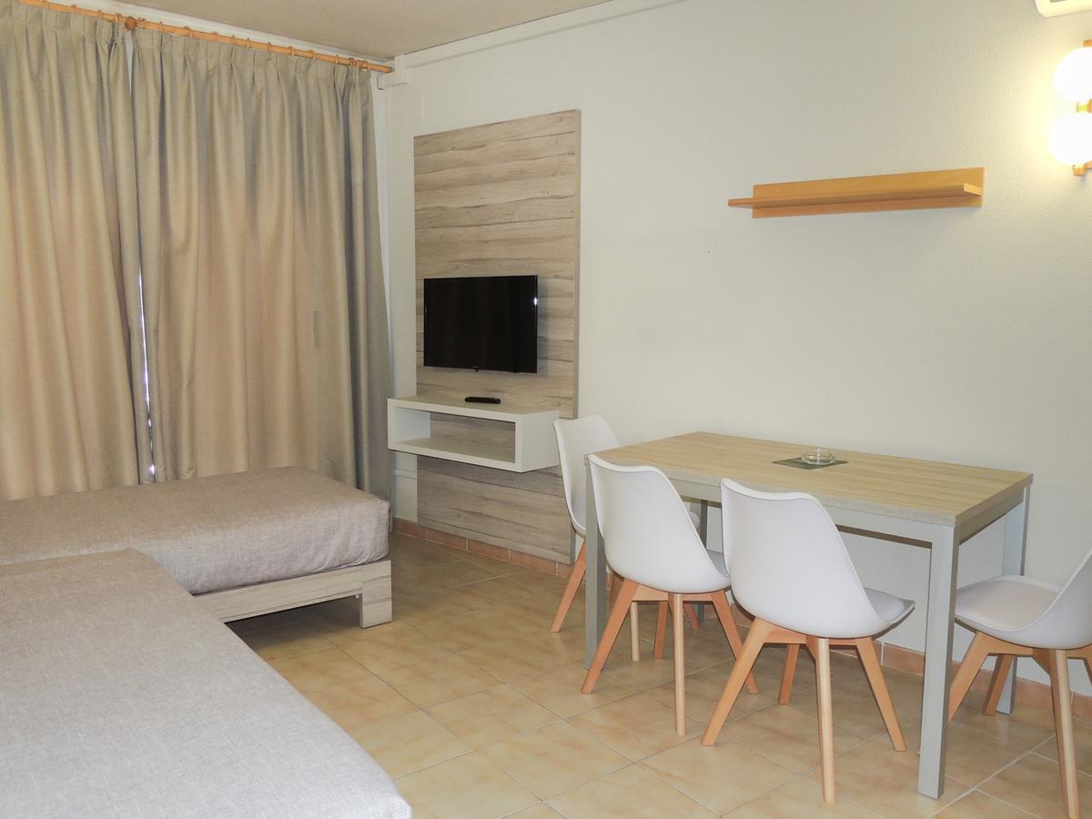 Apartamentos Turisticos Augustus カンブリルス エクステリア 写真