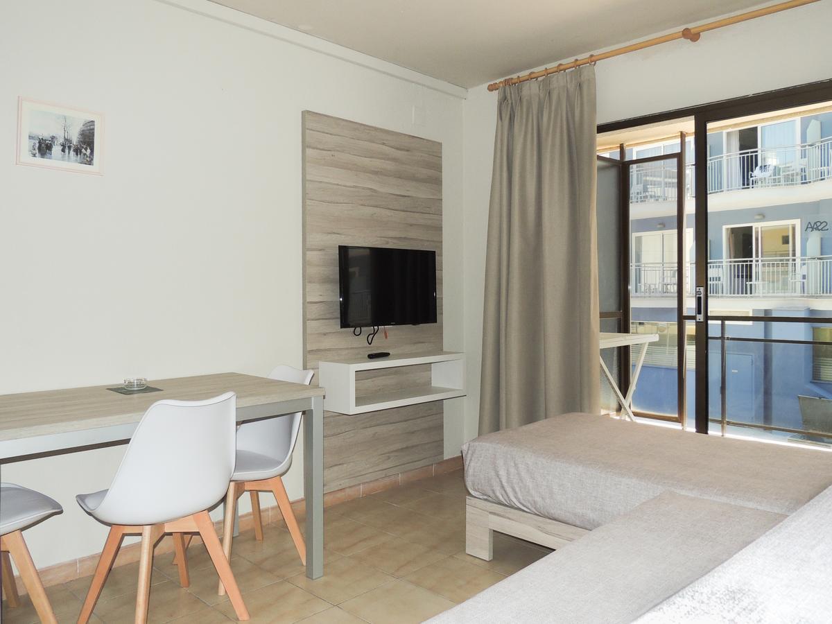 Apartamentos Turisticos Augustus カンブリルス エクステリア 写真