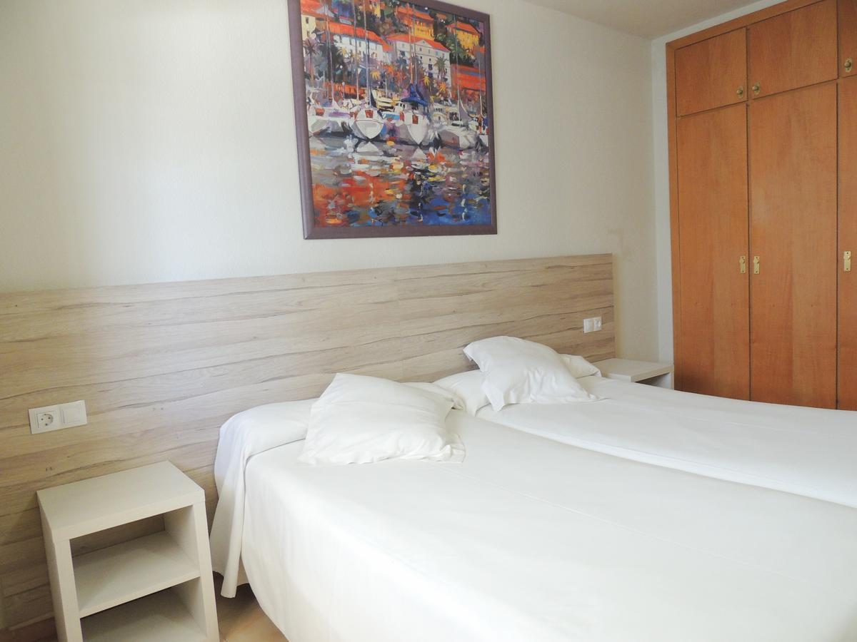 Apartamentos Turisticos Augustus カンブリルス エクステリア 写真