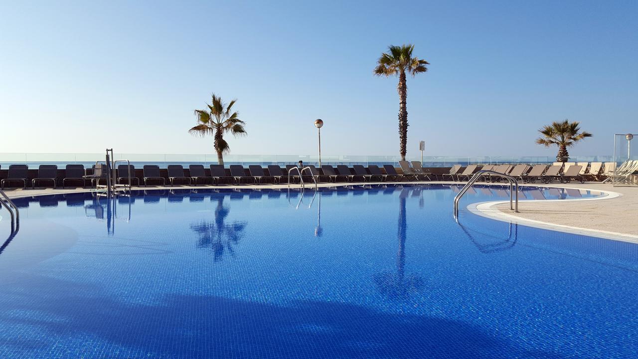 Apartamentos Turisticos Augustus カンブリルス エクステリア 写真