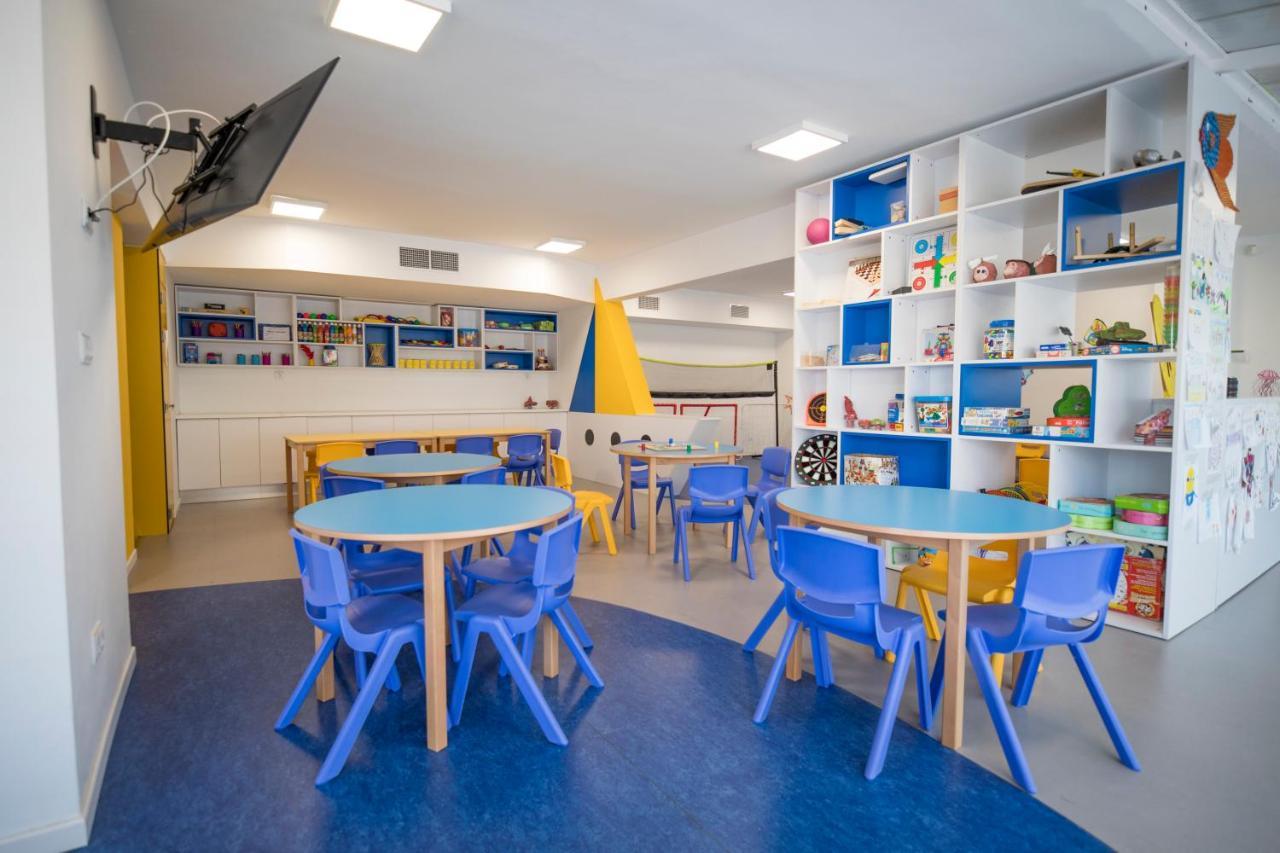 Apartamentos Turisticos Augustus カンブリルス エクステリア 写真